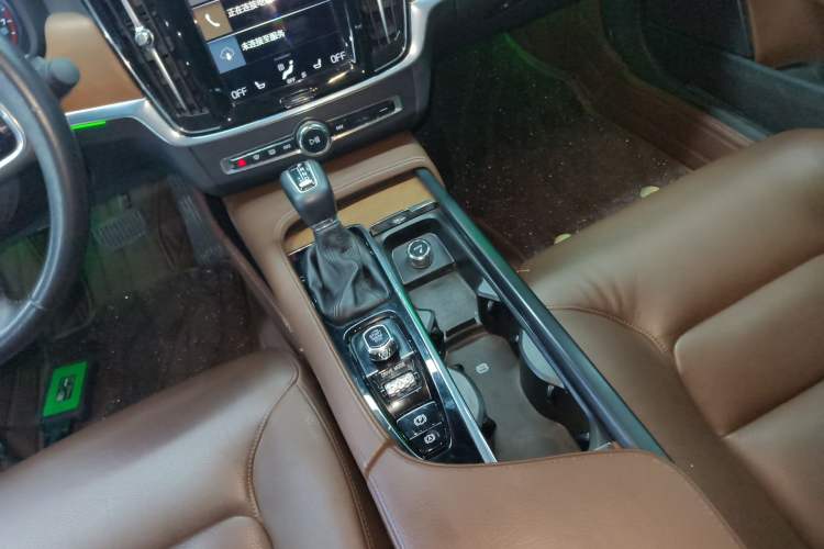 Used Volvo S90 2020 Facelifted T5 Zhiyi Luxury Edition
