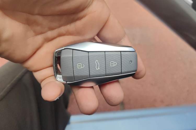 Used SOL E10X 2021 302 km Range Luxury Version 30.2 kWh