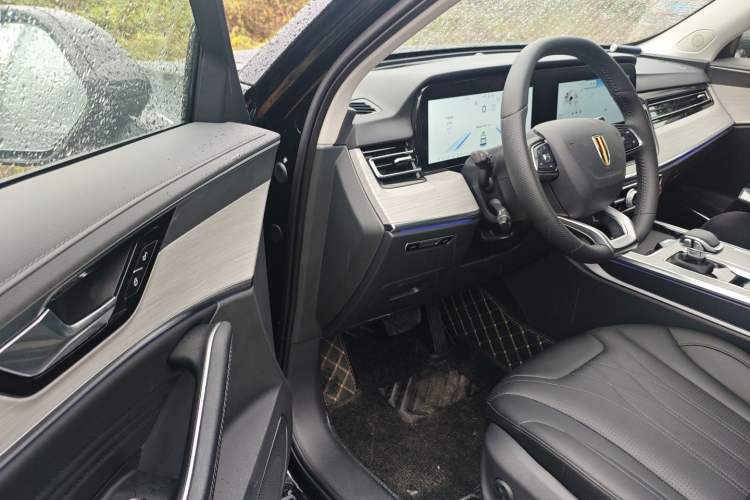 Used Hongqi HS5 2025 2.0T Two-Wheel Drive Flagship Pro Edition
