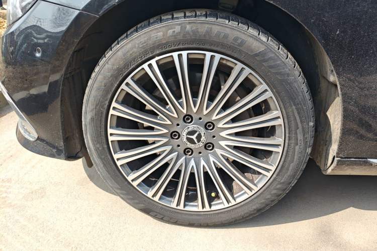 Used Mercedes-Benz E-Class 2017 E 300 L Sporty and Stylish Model
