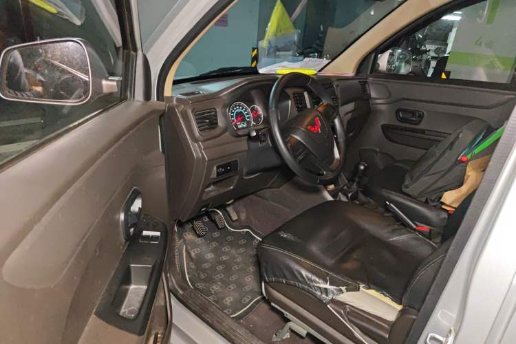 Used Wuling Hongguang V 2021 1.5L Refreshed Enjoyment Edition LAR
