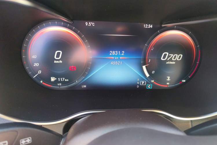 Used Mercedes-Benz GLC 2021 GLC 260 L 4MATIC Dynamic Edition Odometer Close Up