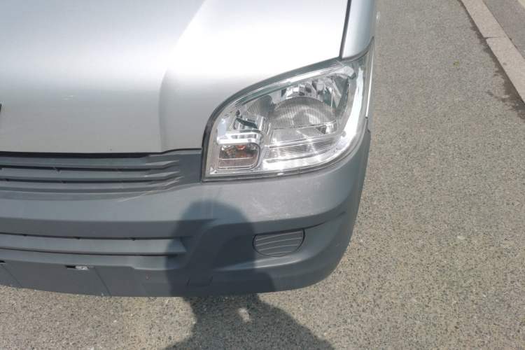 Used Wuling Zhiguang 2023 1.5L Practical Version 5/7 Seats Left Front Headlight