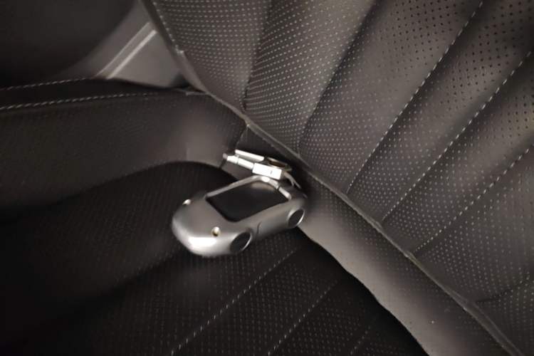 Used Hongqi H5 2023 2.0T Automatic Smart Connect Flagship Edition Vehicle Key