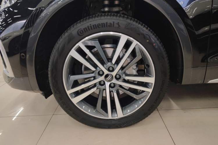 Used Audi Q5L 2022 Updated Version 45T Luxury Prestige Edition Left Front Wheel Hub