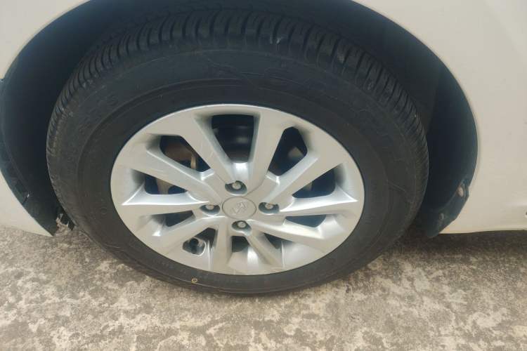 Used Hyundai Verna (new generation) 2016 1.4L Manual Cool Edition GLS Left Front Wheel Hub