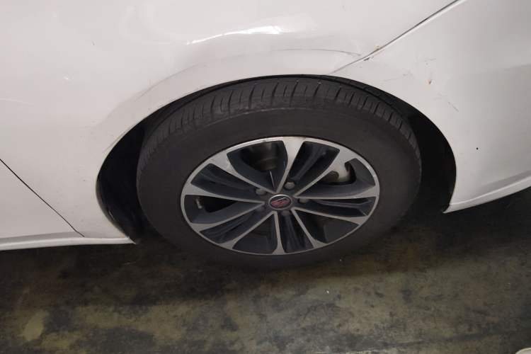 Used Roewe i6 New Energy 2019 PLUS 50T 4G Connected Glory Luxury Edition Right Front Wheel Hub