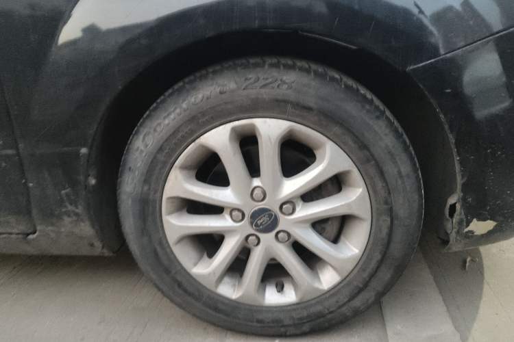 Used Ford Focus 2011 Sedan 1.8L Automatic Fashion Edition
