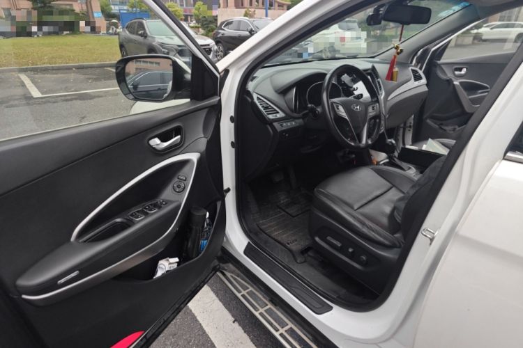 Used Hyundai Santa Fe 2013 2.4L Automatic Two-Wheel Drive Smart Version Driver Seat