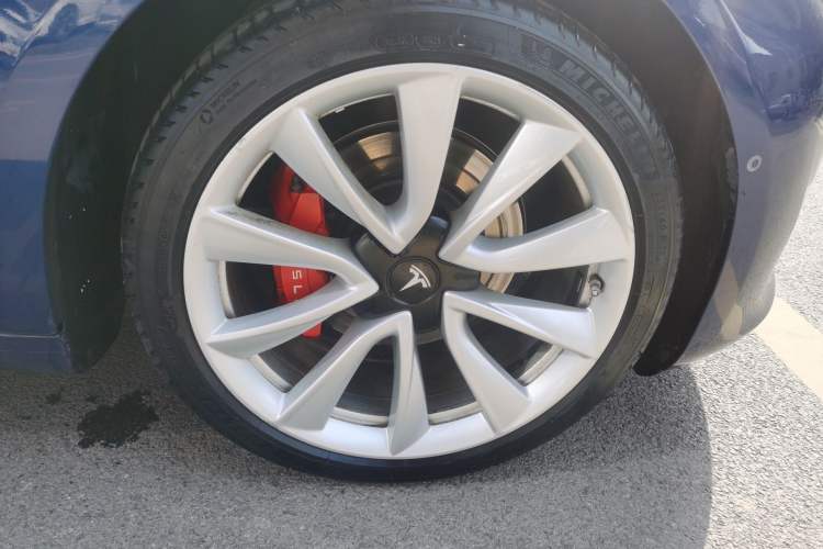 Used Tesla Model 3 2019 Long-Range Rear-Wheel-Drive Version