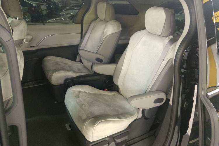 Used Toyota Sienna 2026 Model 2.5L Dual-Engine Two-Wheel-Drive Comfort Edition