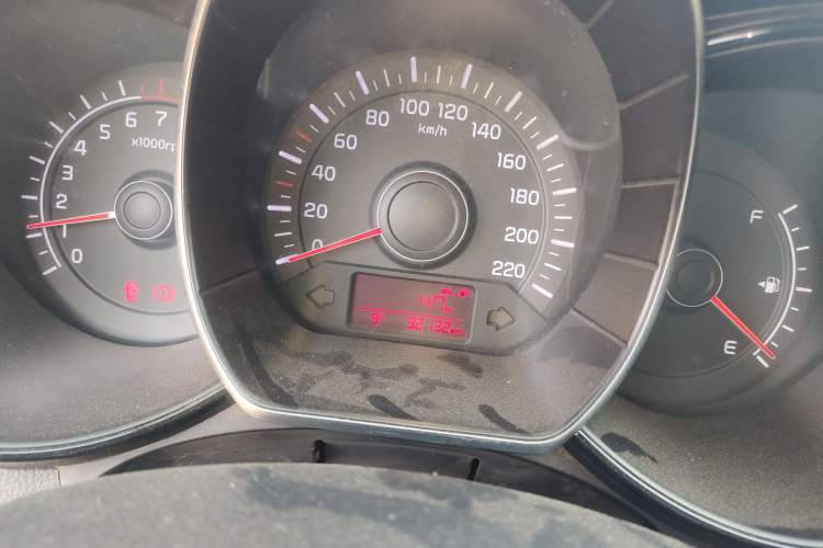 Used Kia K2 2015 Sedan 1.4L MT GLS