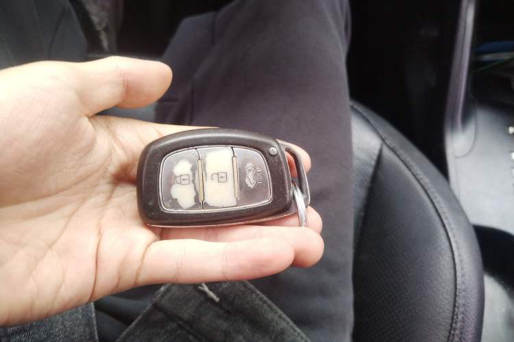 Used Hyundai ix35 2013 2.0L Automatic Two-Wheel Drive Smart GLS China IV Standard Vehicle Key