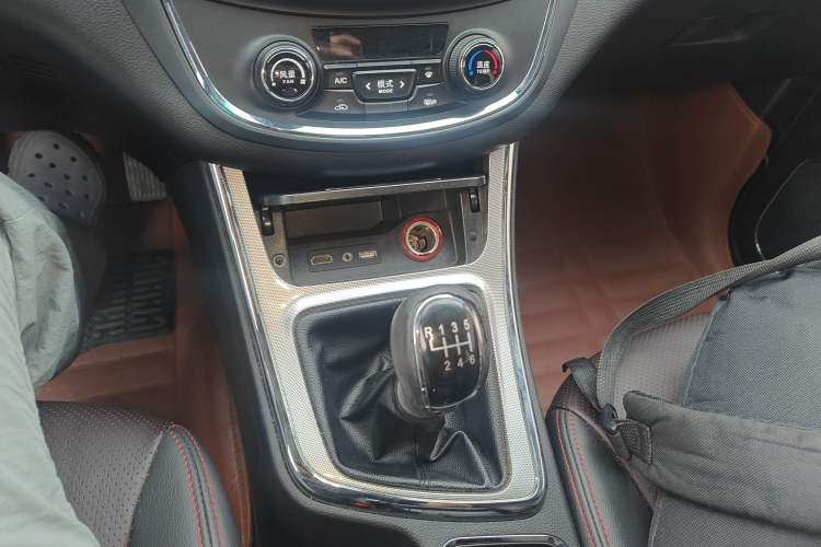 Used Baojun 560 2016 1.8L Manual Luxury Edition