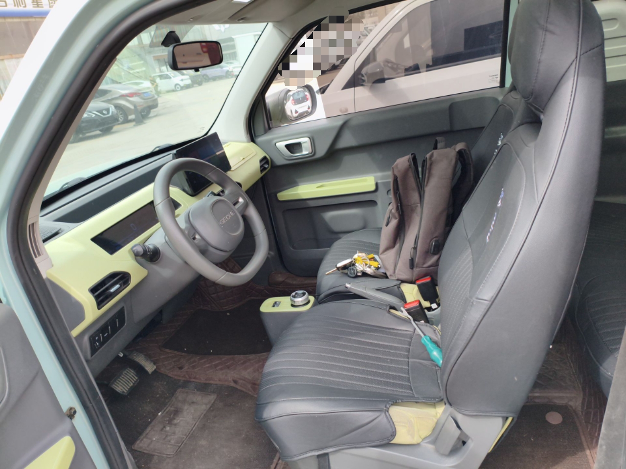 Переднее сиденье в автомобиле