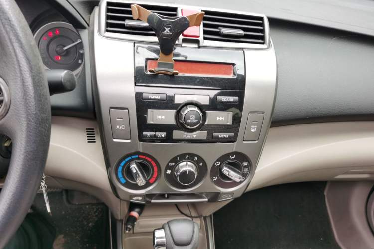 Used Honda City Classic 2012 1.5L Automatic Elite Edition Audio And AC Panel