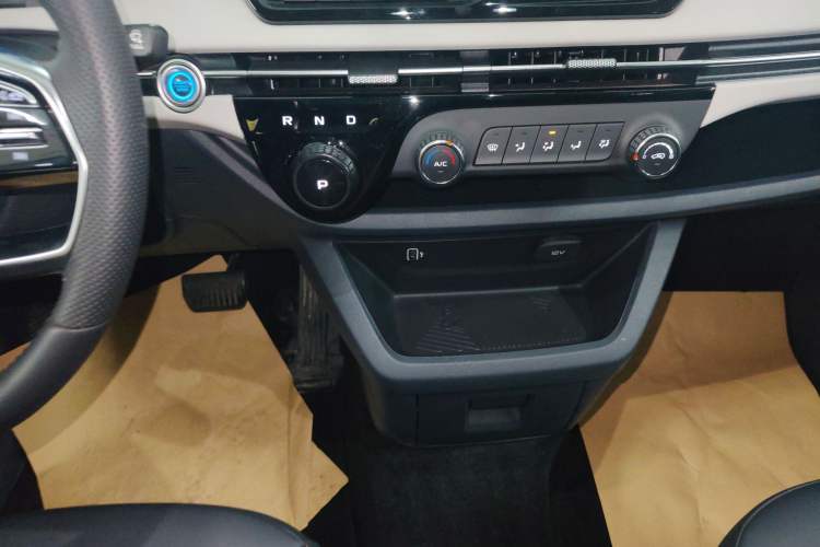 Used Bestune NAT 2023 PRO Comfort Travel Edition 419km Gear Lever