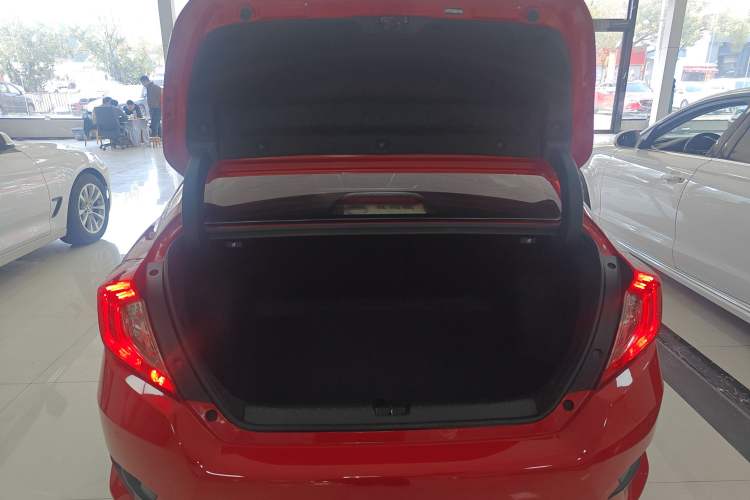 Used Honda Civic 2019 220TURBO CVT Dynamic Edition China VI Trunk