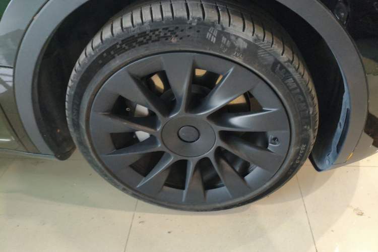 Used Tesla Model Y 2022 Revised Version Rear-Wheel Drive Right Front Wheel Hub