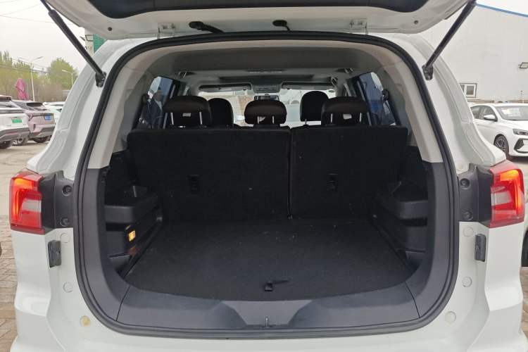 Used FORTHING Joyear X5 2017 1.6L CVT Luxury Model Trunk