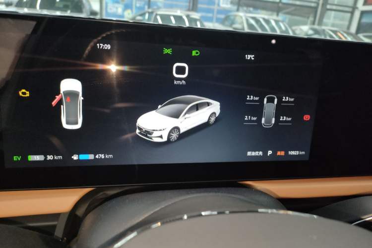 Used VOYAH PASSION 2024 PHEV Four-Wheel Drive Ultra-Long Range Flagship Model Instrument Cluster