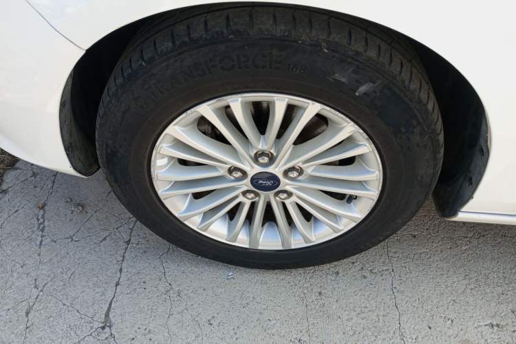 Used Ford Escort 2015 1.5L Automatic Comfort Edition Exterior 4