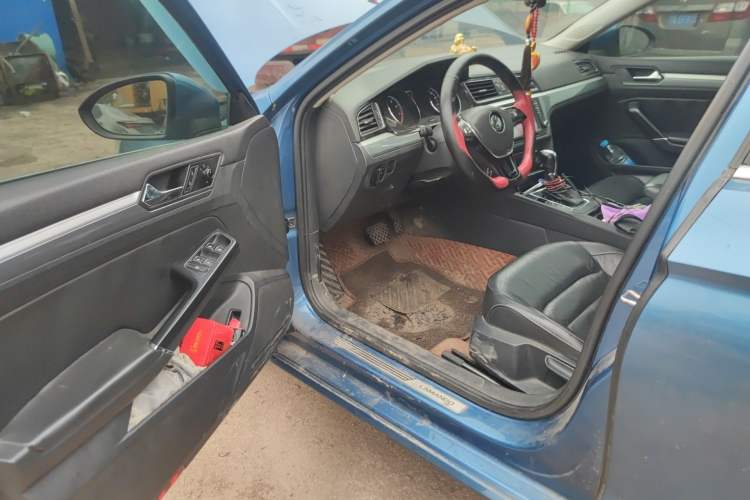 Used Volkswagen Lamando 2015 330TSI DSG Comfort Edition Driver Seat