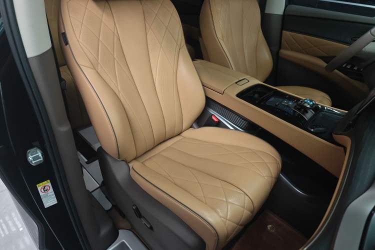 Used Denza D9 2022 DM-i 970 Four-Wheel Drive Prestige Model Right Front Seat