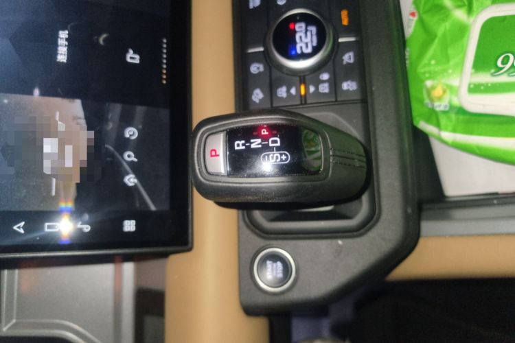 Used Land Rover Defender 2025 110 3.0T P400 – Dynamic HSE Gear Lever