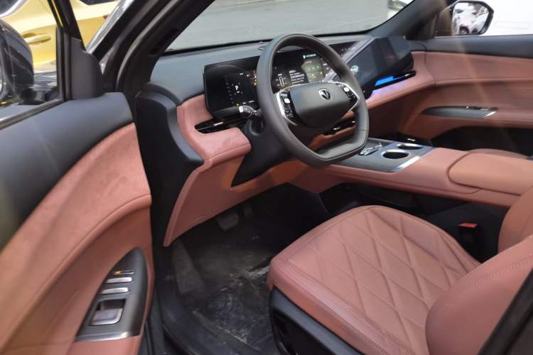 Used CHANGAN CS75 PLUS 2025 4th Generation UItra 2.0T New Blue Whale – Smart & Powerful Version