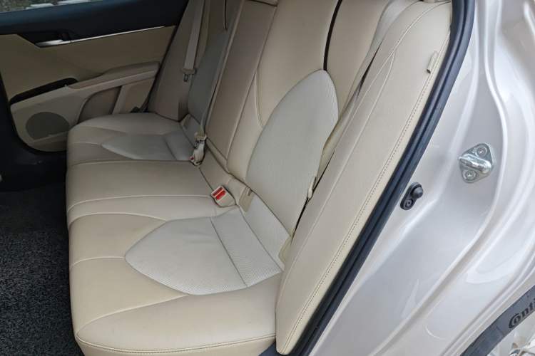 Used Toyota Camry 2021 2.0G Luxury Edition
