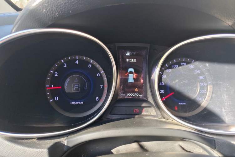 Used Hyundai Santa Fe 2015 2.0T Automatic Two-Wheel Drive Smart Version 5 Seats
