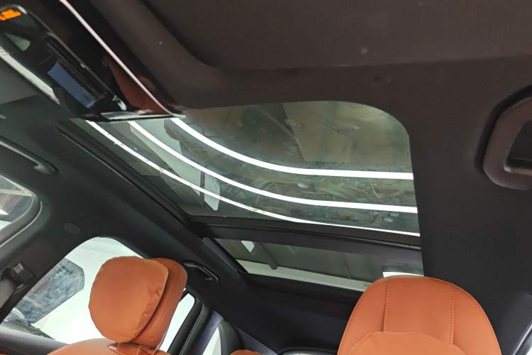 Used Mercedes-Benz GLC New Energy 2025 350 e L 4MATIC Collector's Edition Headliner