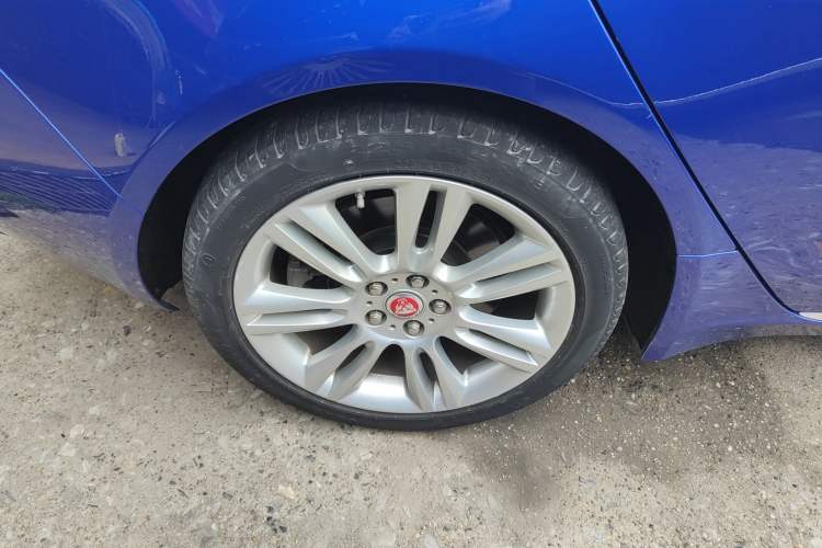 Used Jaguar XEL 2019 2.0T 200 PS Deluxe Edition Right Rear Wheel Hub