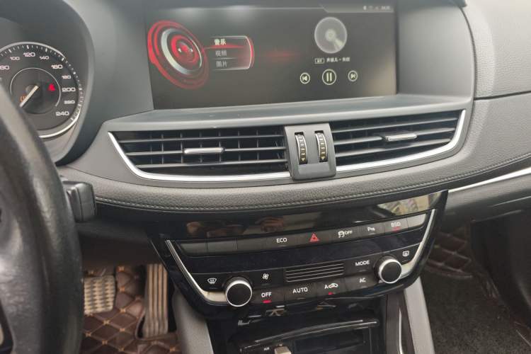 Used BORGWARD BX7 2016 28T Two-Wheel Drive Luxury Version 5 Seats