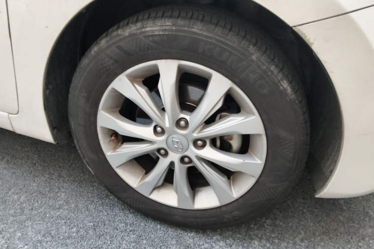 Used Hyundai Elantra (5th Generation / Langdong) 2016 1.6L Automatic Smart Version
