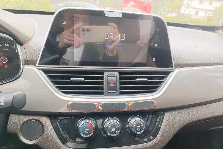Used Baojun 310W 2017 1.5L Manual Fashion Model China V

