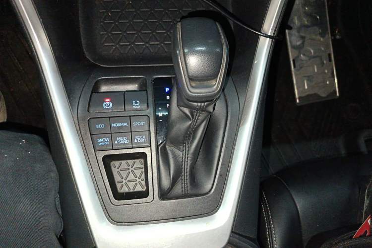 Used Toyota RAV4 2020 2.0L CVT 4x4 Trend Edition Gear Lever