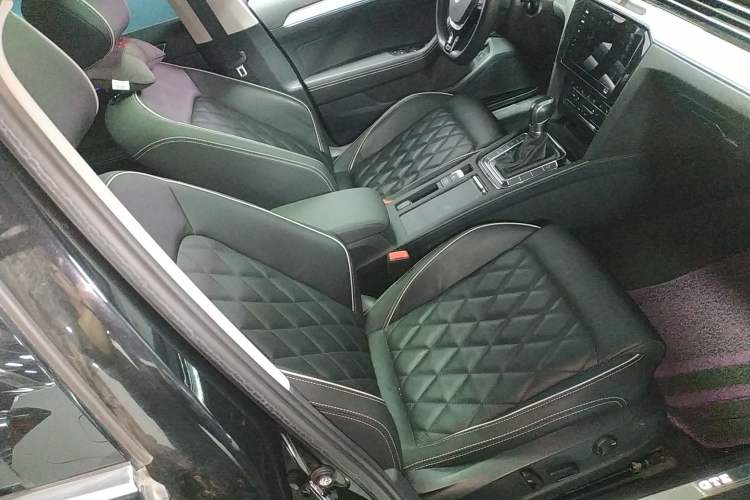 Used Volkswagen Magotan GTE Plug-in Hybrid 2020 GTE Luxury Model Right Front Seat