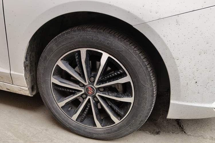 Used Roewe i5 2020 1.5L Automatic 4G Connect Luxury Flagship Edition Right Front Wheel Hub