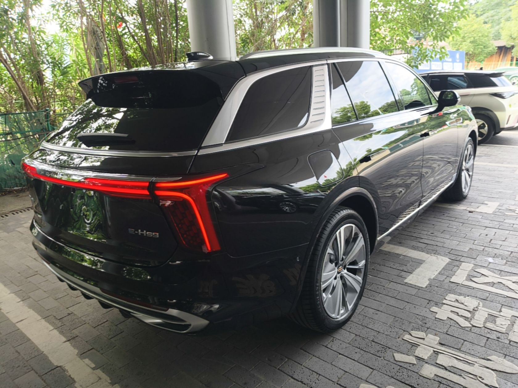 Hongqi E-HS9 2022 690 km Range Flagship Edition Six Seats — снимка 6