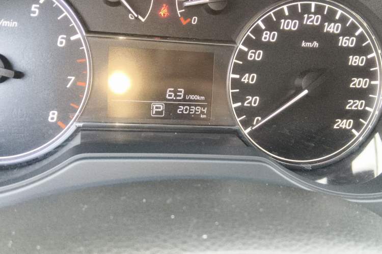 Used Nissan Tiida 2021 1.6L CVT Cool Edition Odometer Close Up