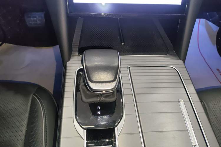 Used Hongqi HS7 PHEV 2024 2.0T PHEV Four-Wheel Drive Flagship Edition 6 Seats Gear Lever