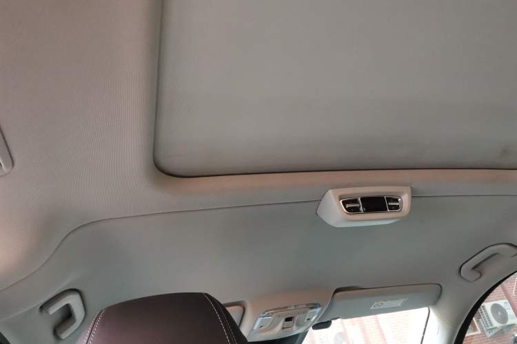 Used Mercedes-Benz V-Class 2018 V 260 Prestige Edition China VI Headliner