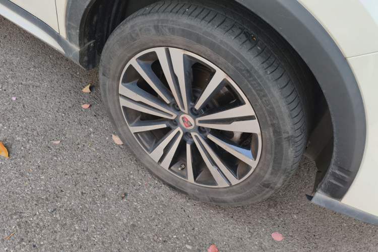 Used Roewe RX5 New Energy 2017 eRX5 50T Hybrid Connected Prestige Flagship Edition Right Front Wheel Hub
