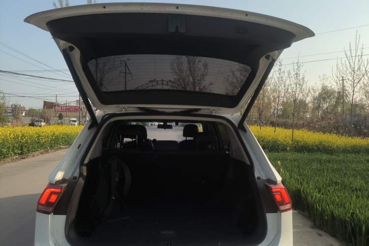 Used Volkswagen Tiguan L 2023 330TSI Automatic Two-Wheel Drive Smart Edition Trunk