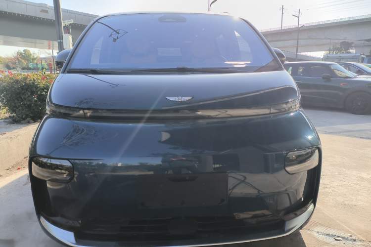 Used Geely Galaxy LEVC L380 2024 140-Degree 6-Seater All-Wheel-Drive Ultra