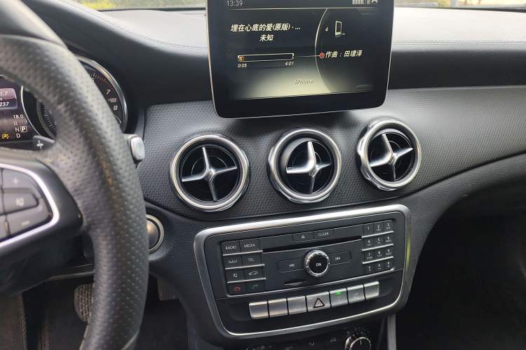 Used Mercedes-Benz GLA 2017 GLA 200 Fashion Model
