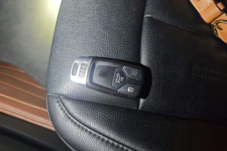 Used Audi A4L 2019 40 TFSI Ambition China VI Vehicle Key