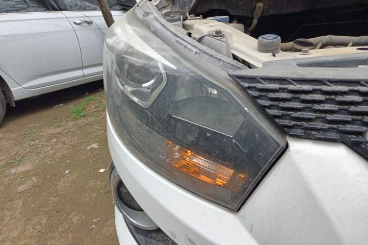 Used BAIC Senova X25 2015 1.5L manual Comfort trim level Exterior 6